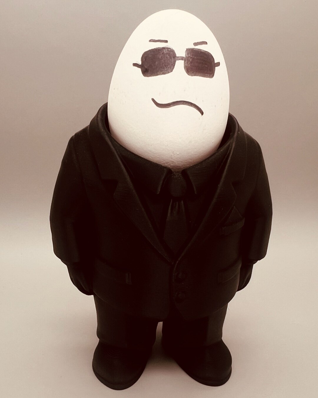 Foto zur Referenz „Egg in Black“